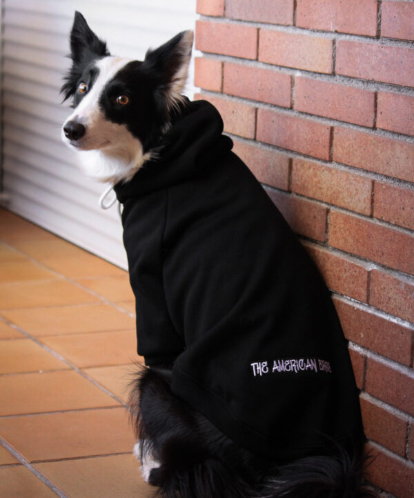 sudadera negra perro